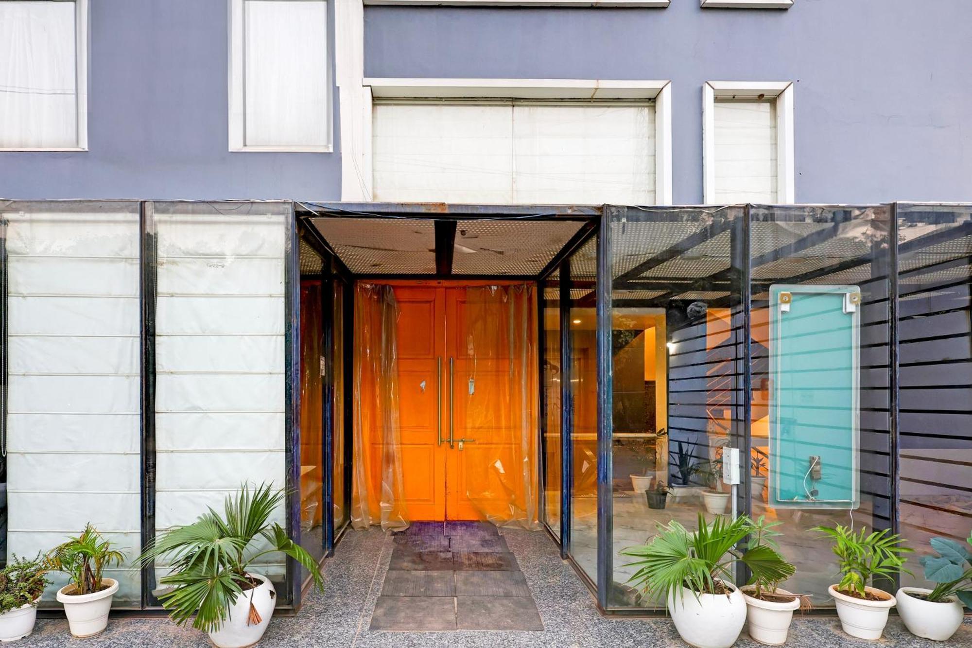 Super Townhouse Sector 57 Near Hong Kong Bazaar Hotel *