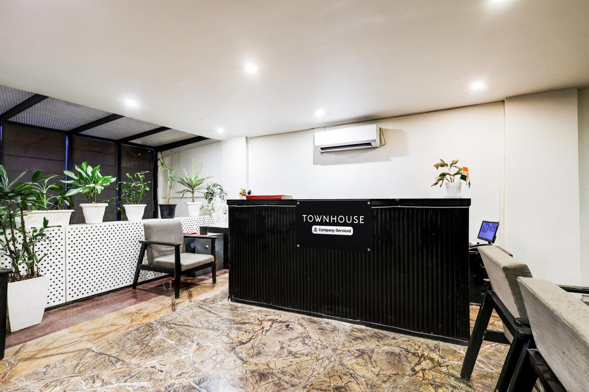 Hotel Super Townhouse Sector 57 Near Hong Kong Bazaar Gurgaon