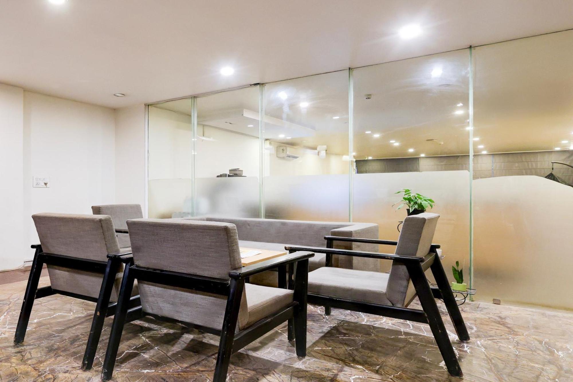 Super Townhouse Sector 57 Near Hong Kong Bazaar *