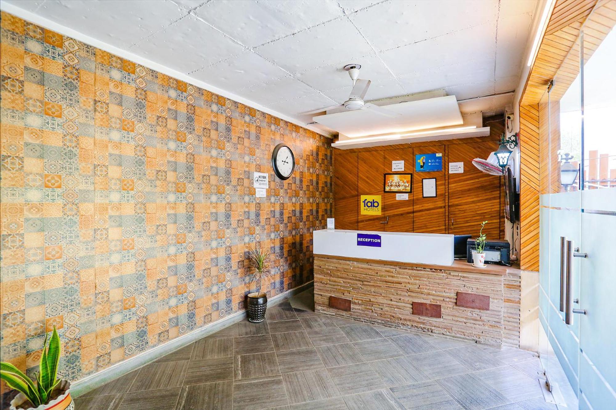 Fabhotel Premium Nest- Golf Course Road 3*