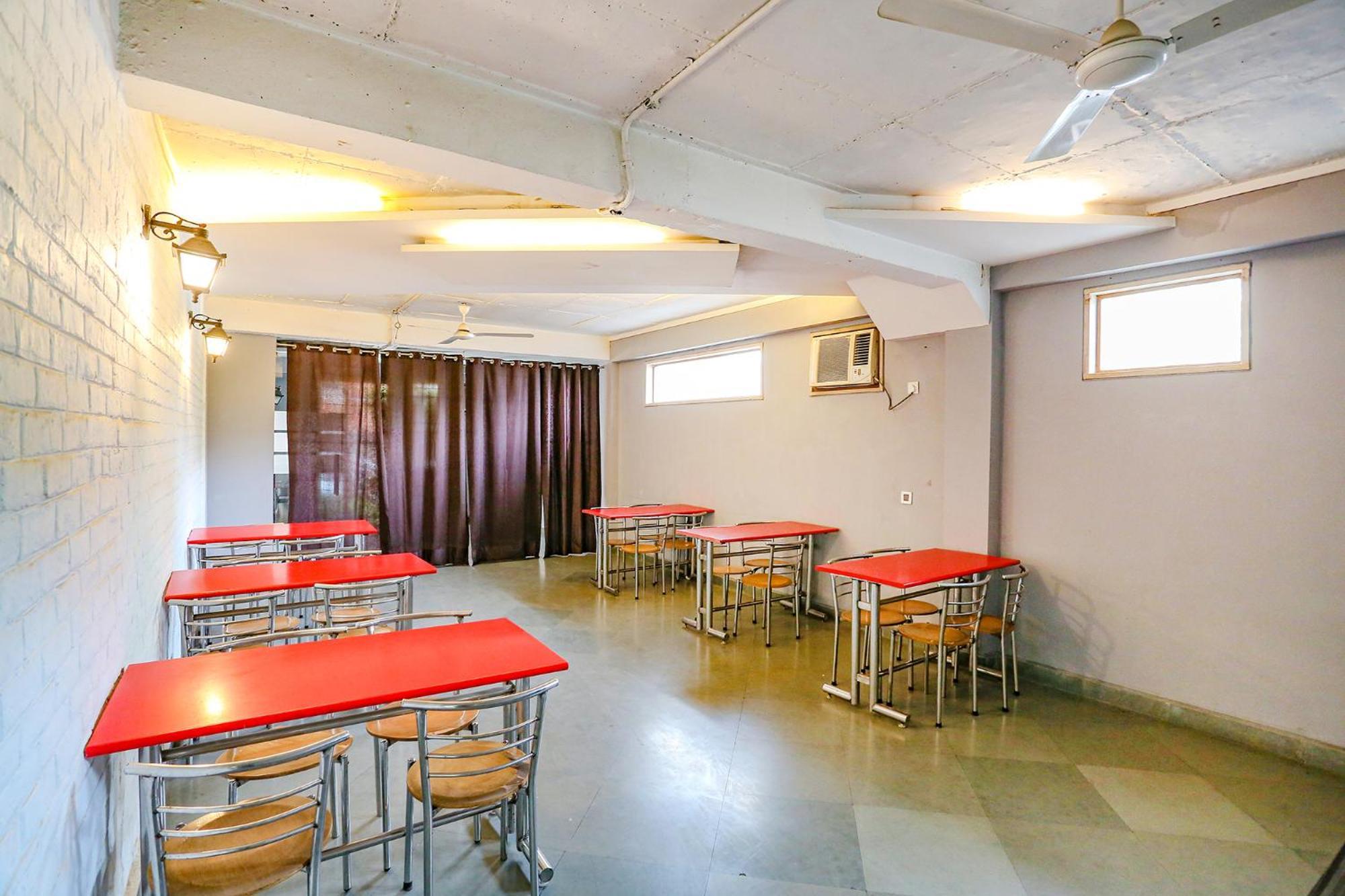 Fabhotel Premium Nest Gurgaon