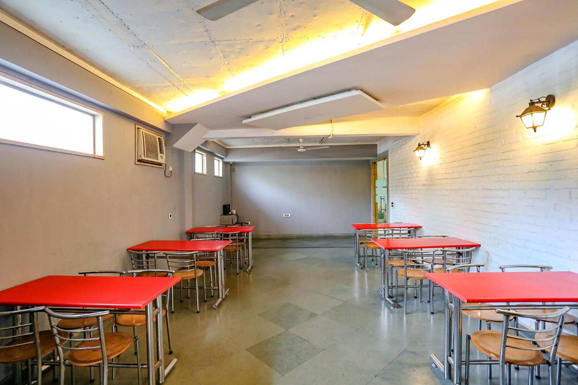 Hotel Fabhotel Premium Nest