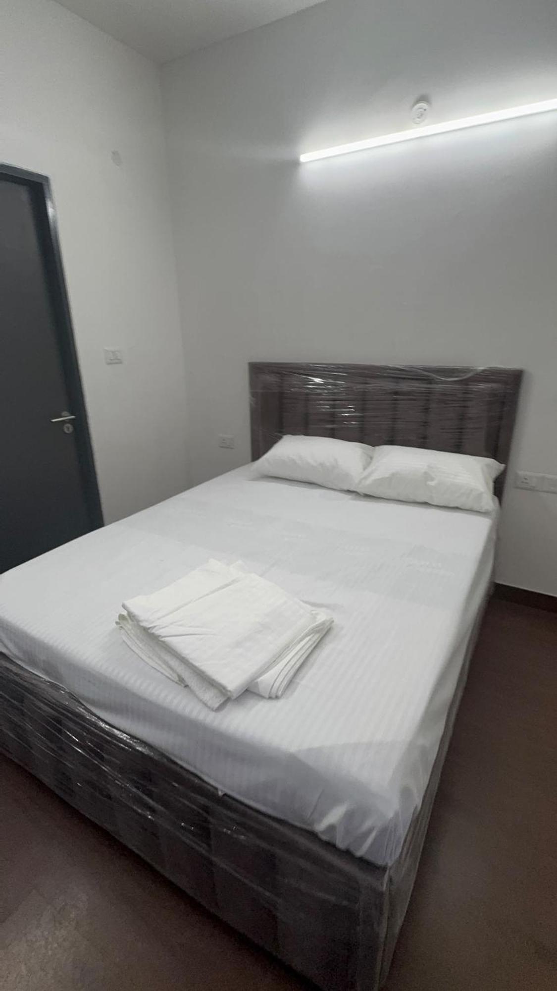 Dwarka Express Apartment *