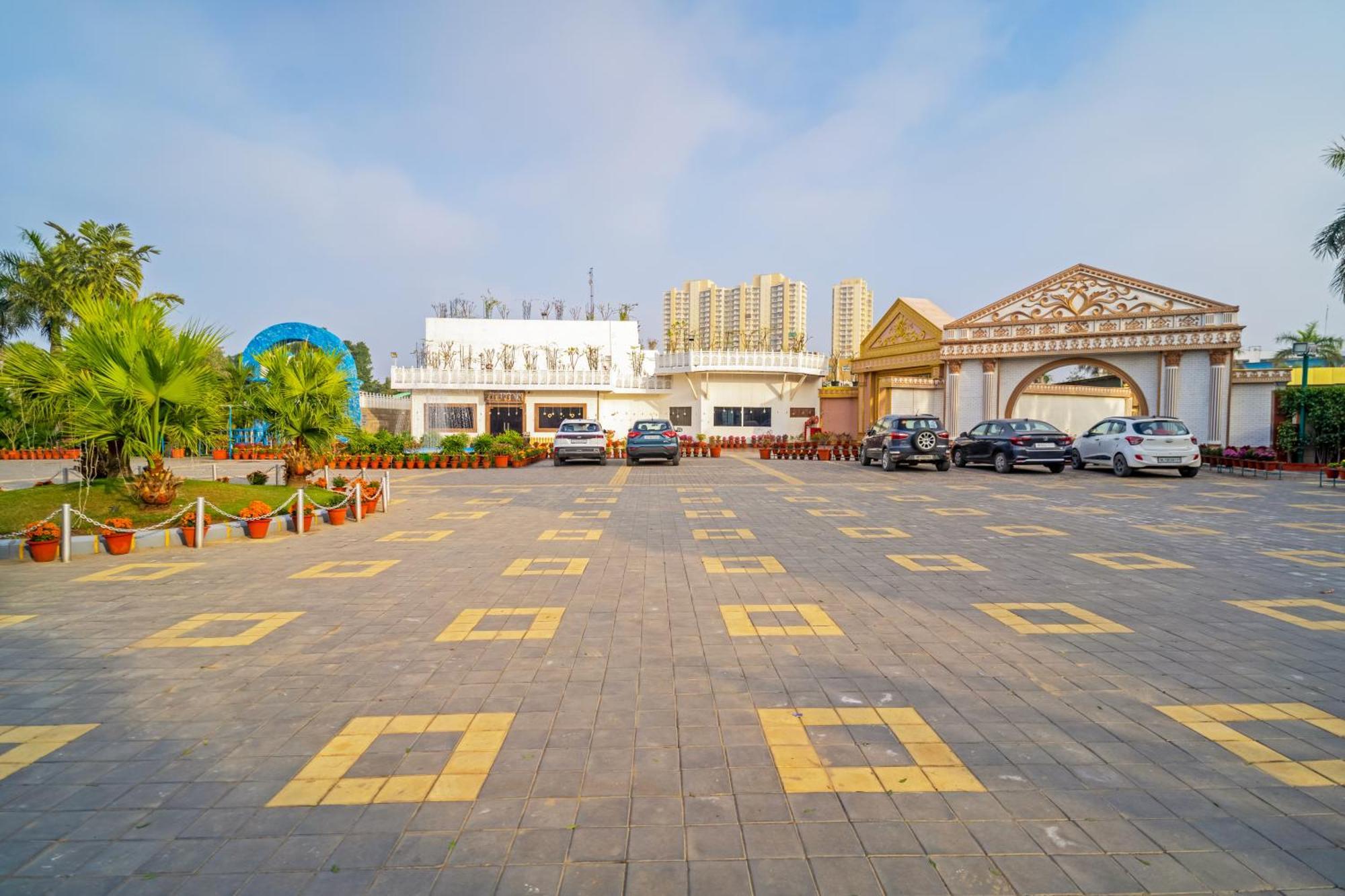 Aapno Ghar & Amusement Park Resort 3*