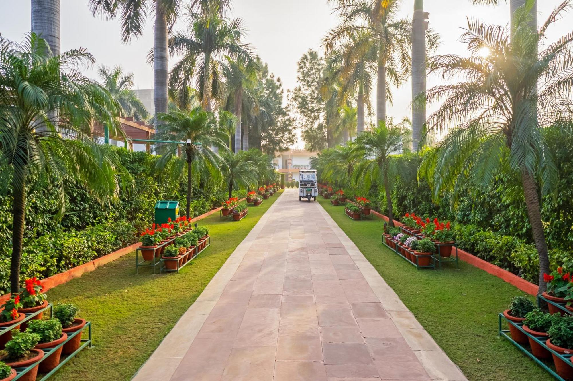 Resort Aapno Ghar & Amusement Park