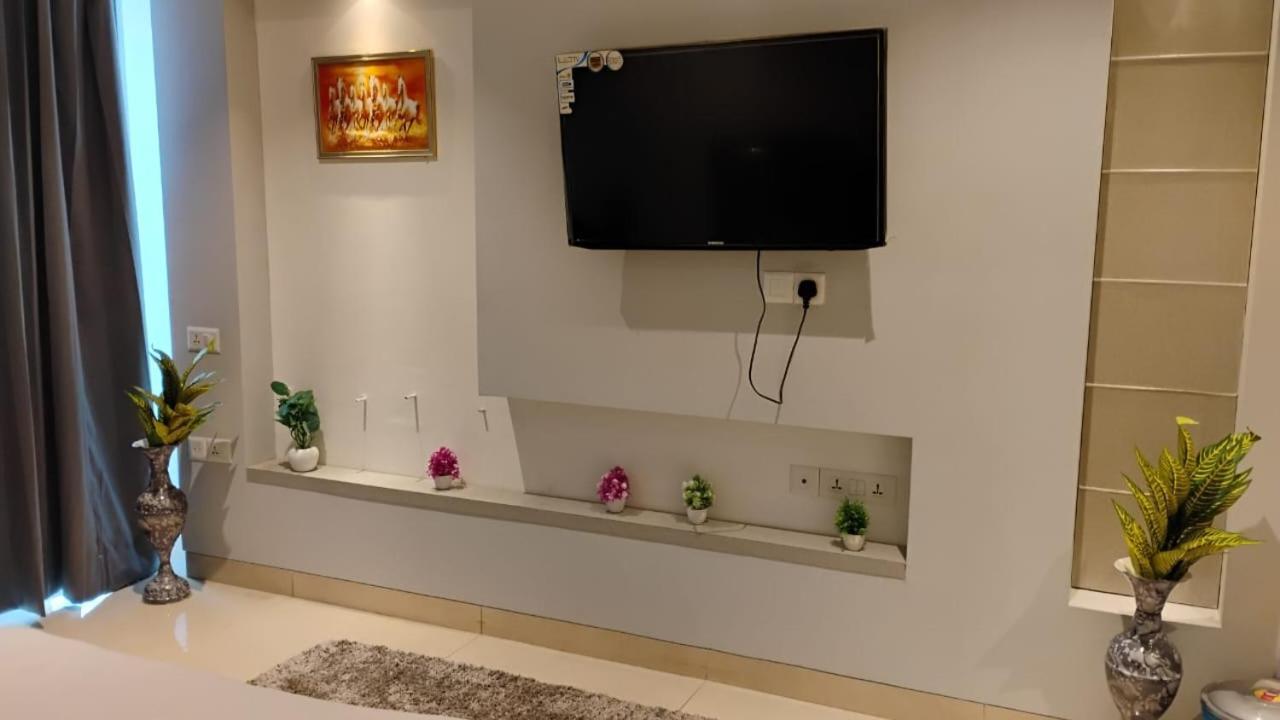 Sweet & Cozy Gurugram Apartment *
