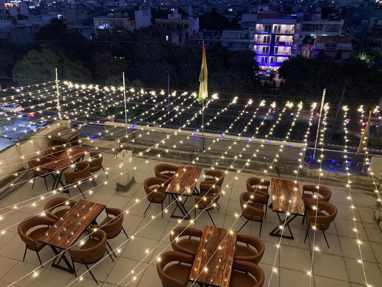 Oyster Pearl - Medicity Gurugram, Near Medanta Hospital 3*