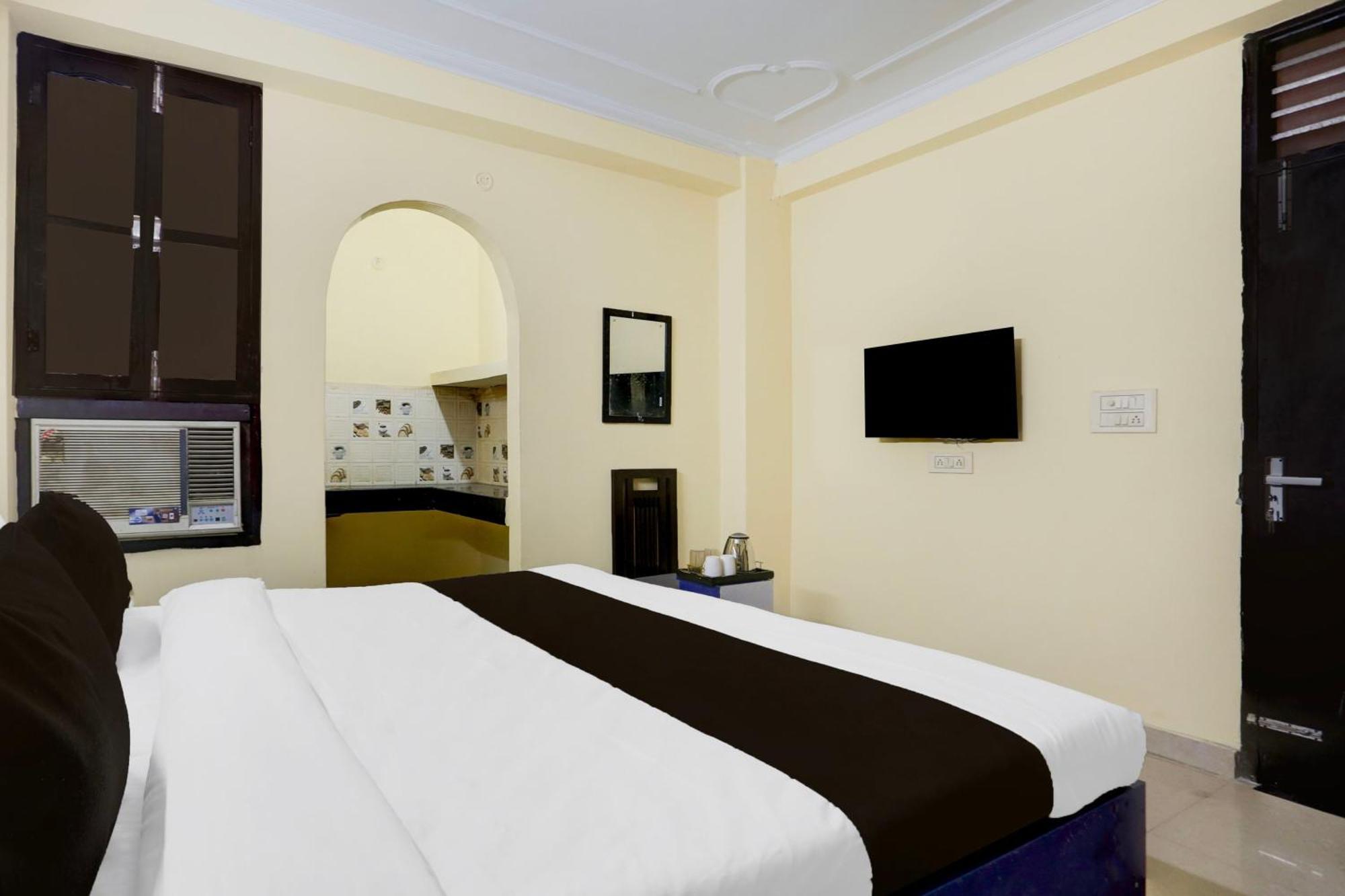 Super O Sheetla Colony Hotel