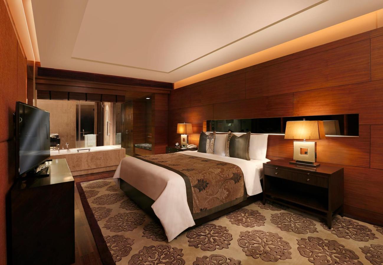 Hotel The Leela Ambience Gurugram & Residences - The Luxury Urban Sanctuary 5*
