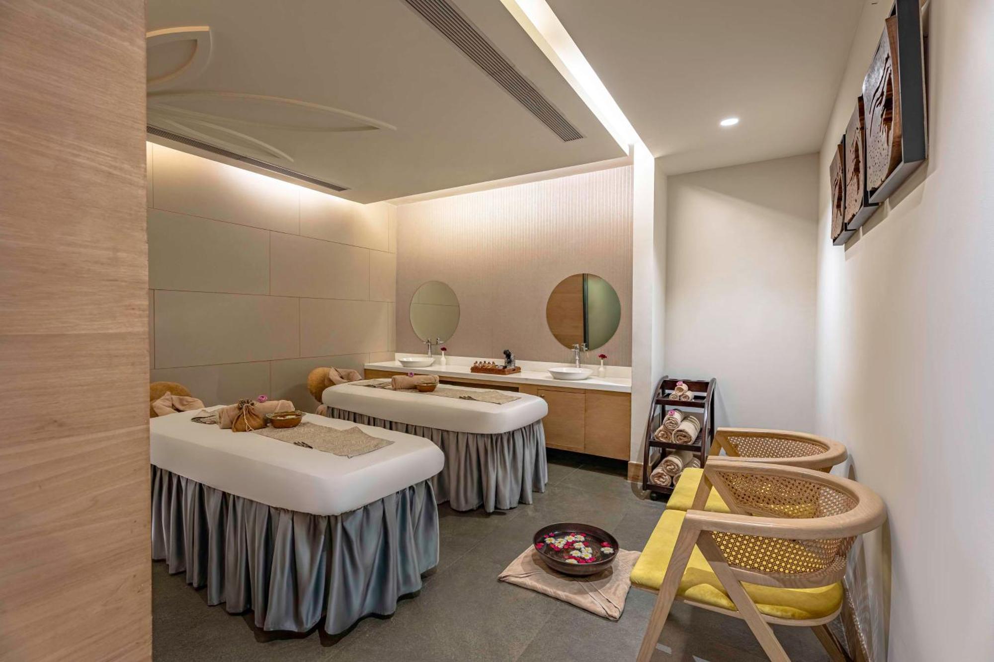 Radisson Gurugram Udyog Vihar Hotel 5*