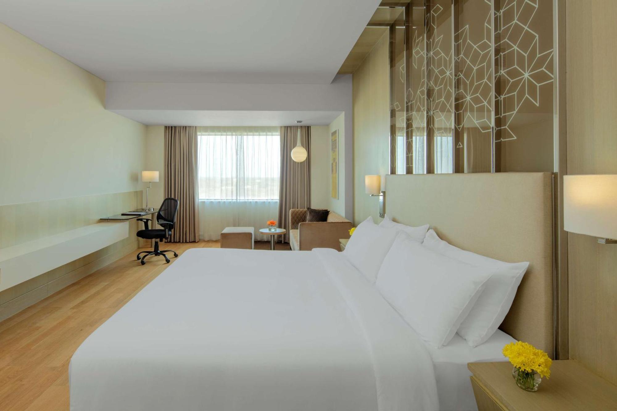 Radisson Gurugram Udyog Vihar 5*