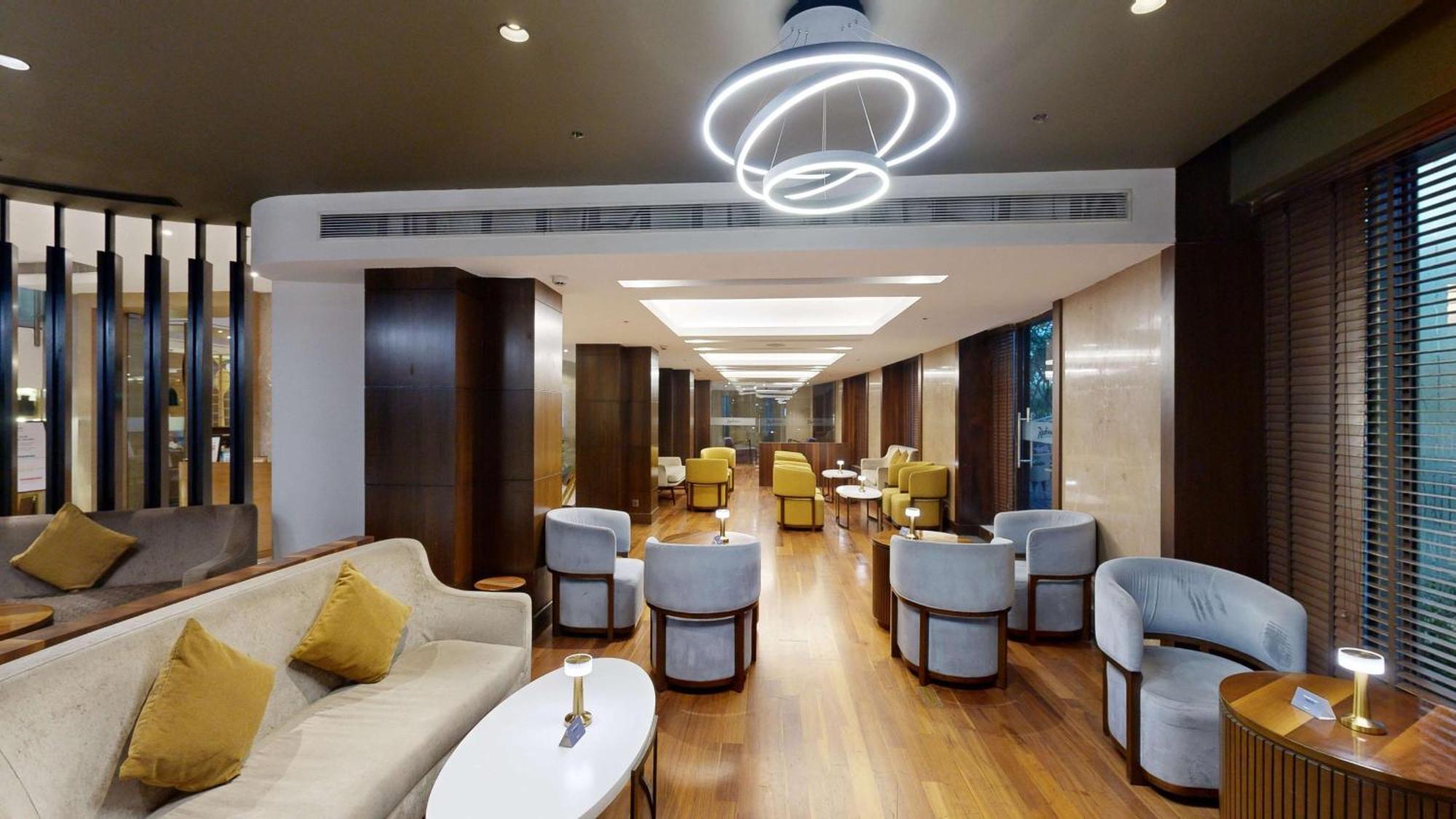Radisson Gurugram Udyog Vihar 5*