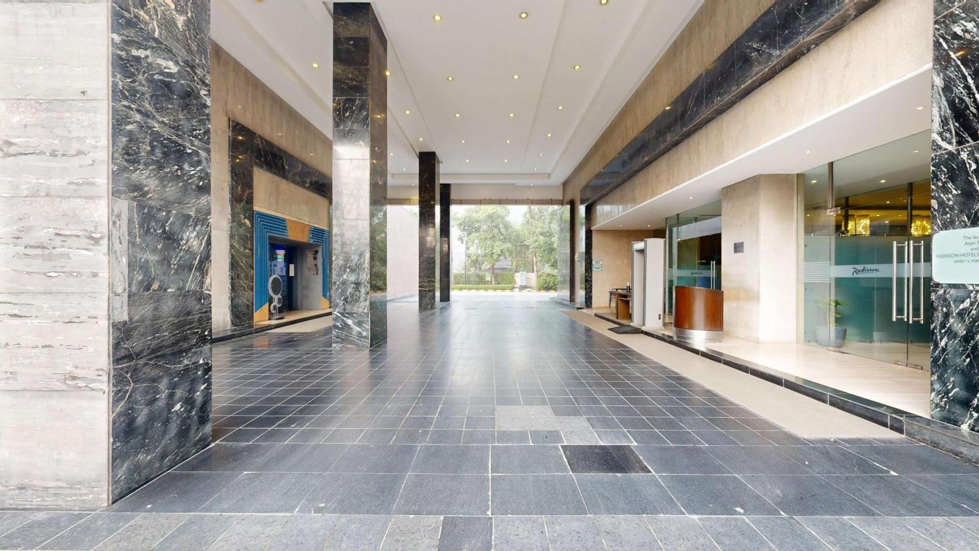 Hotel Radisson Gurugram Udyog Vihar 5*