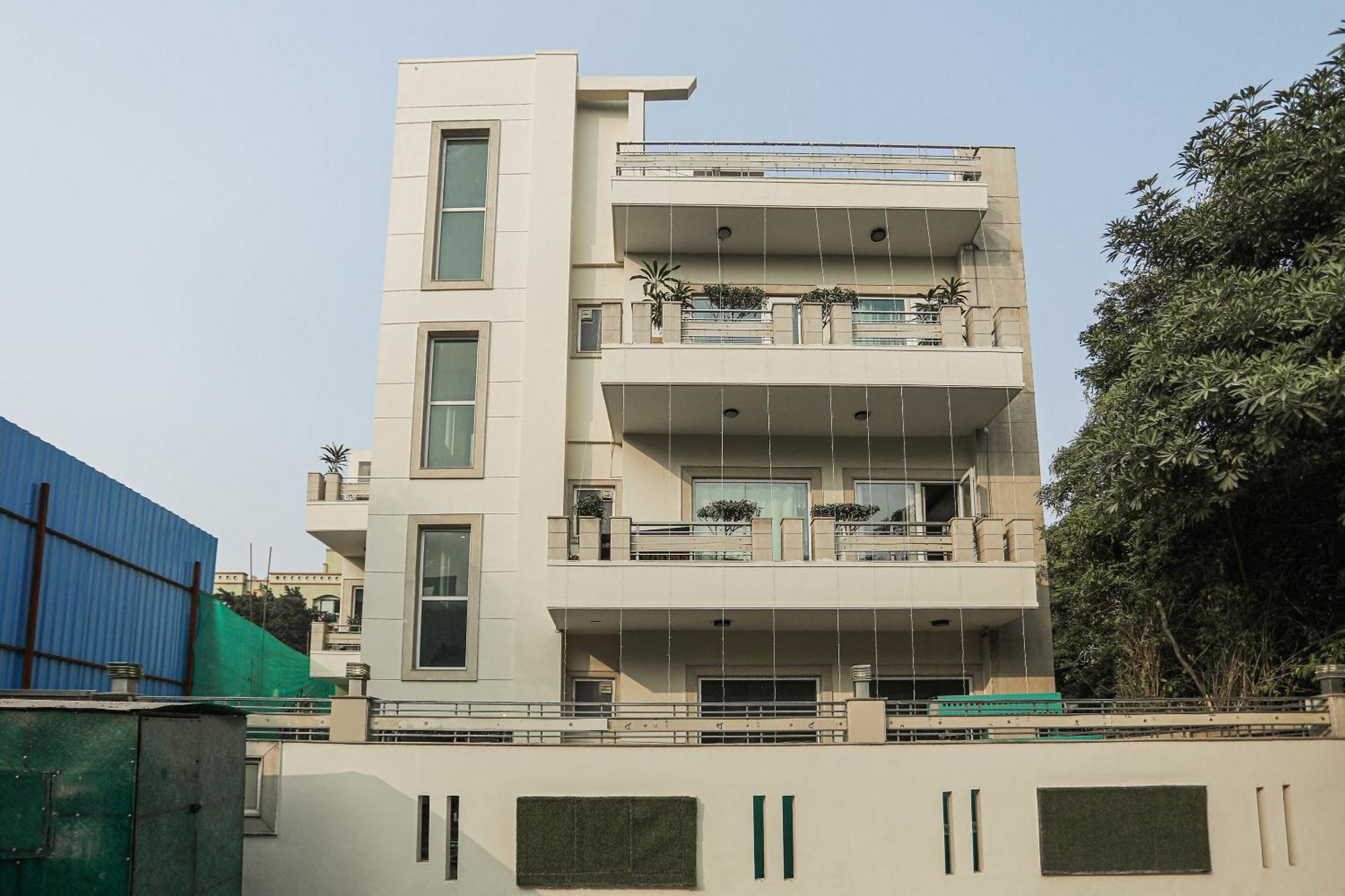 O Kanishk Hotel