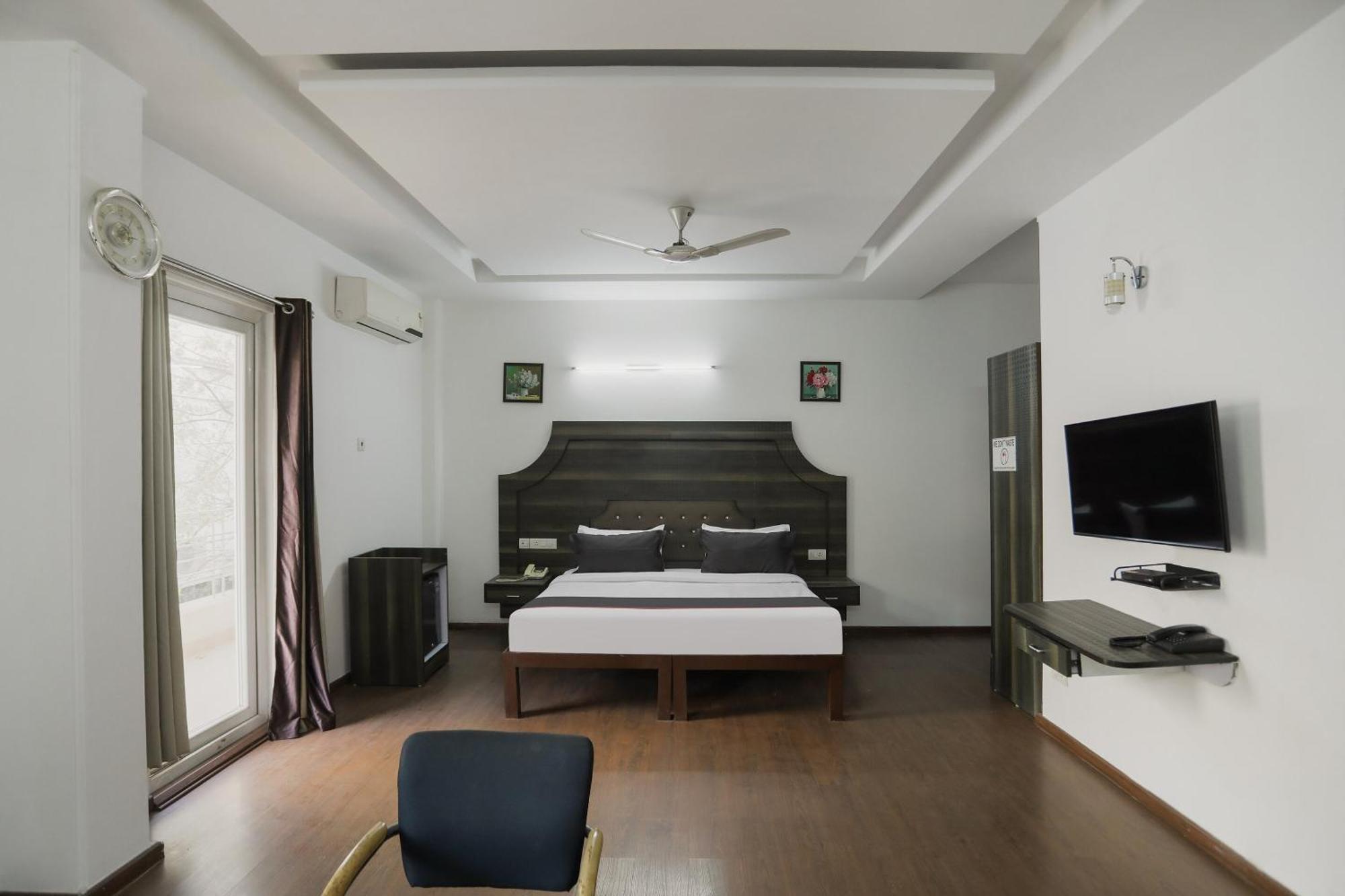 Hotel O Kanishk 3*