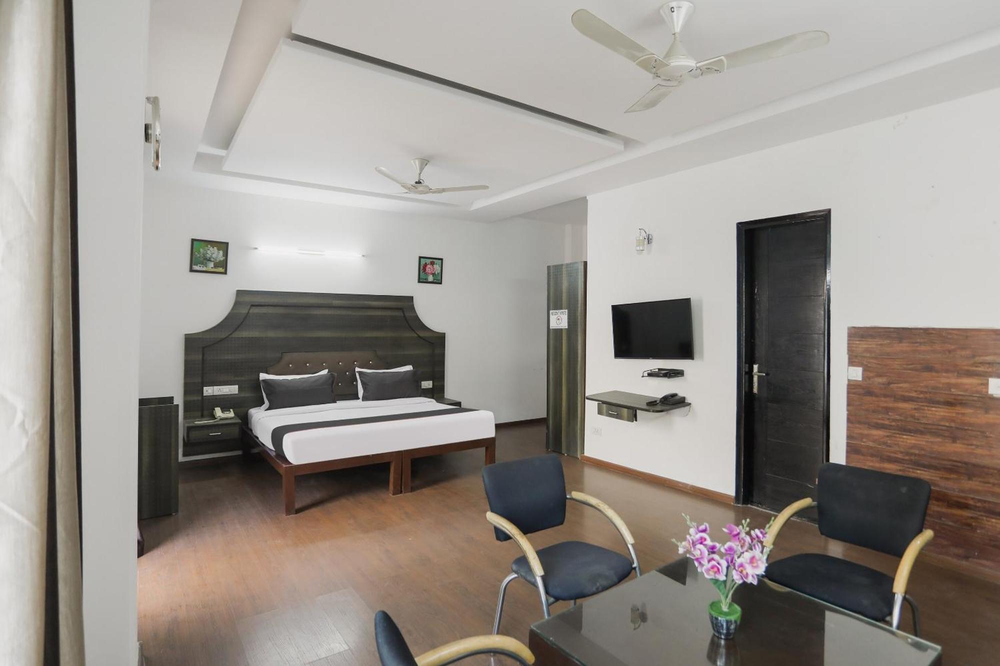 O Kanishk Hotel Gurgaon