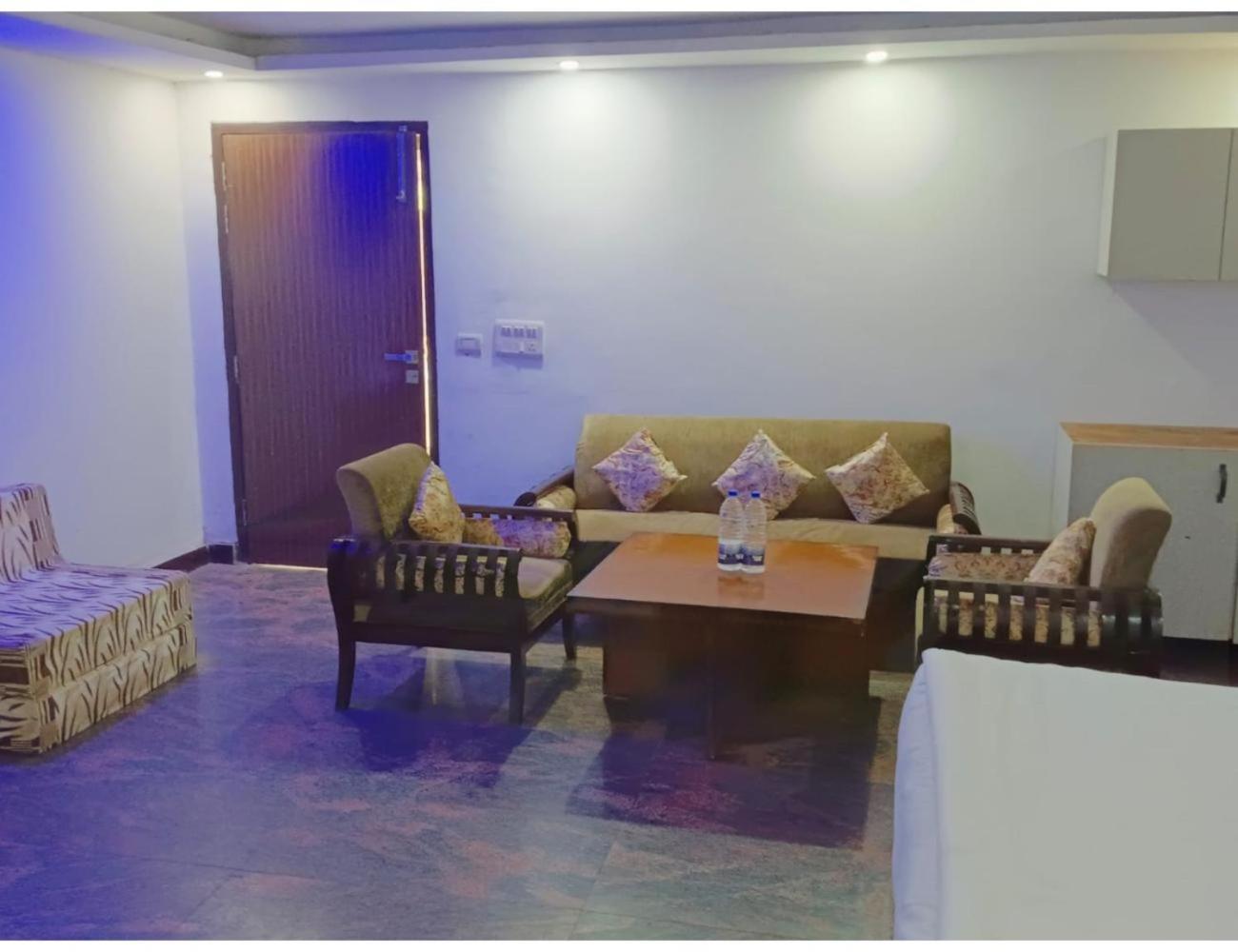 Singh Residency , Homestay *