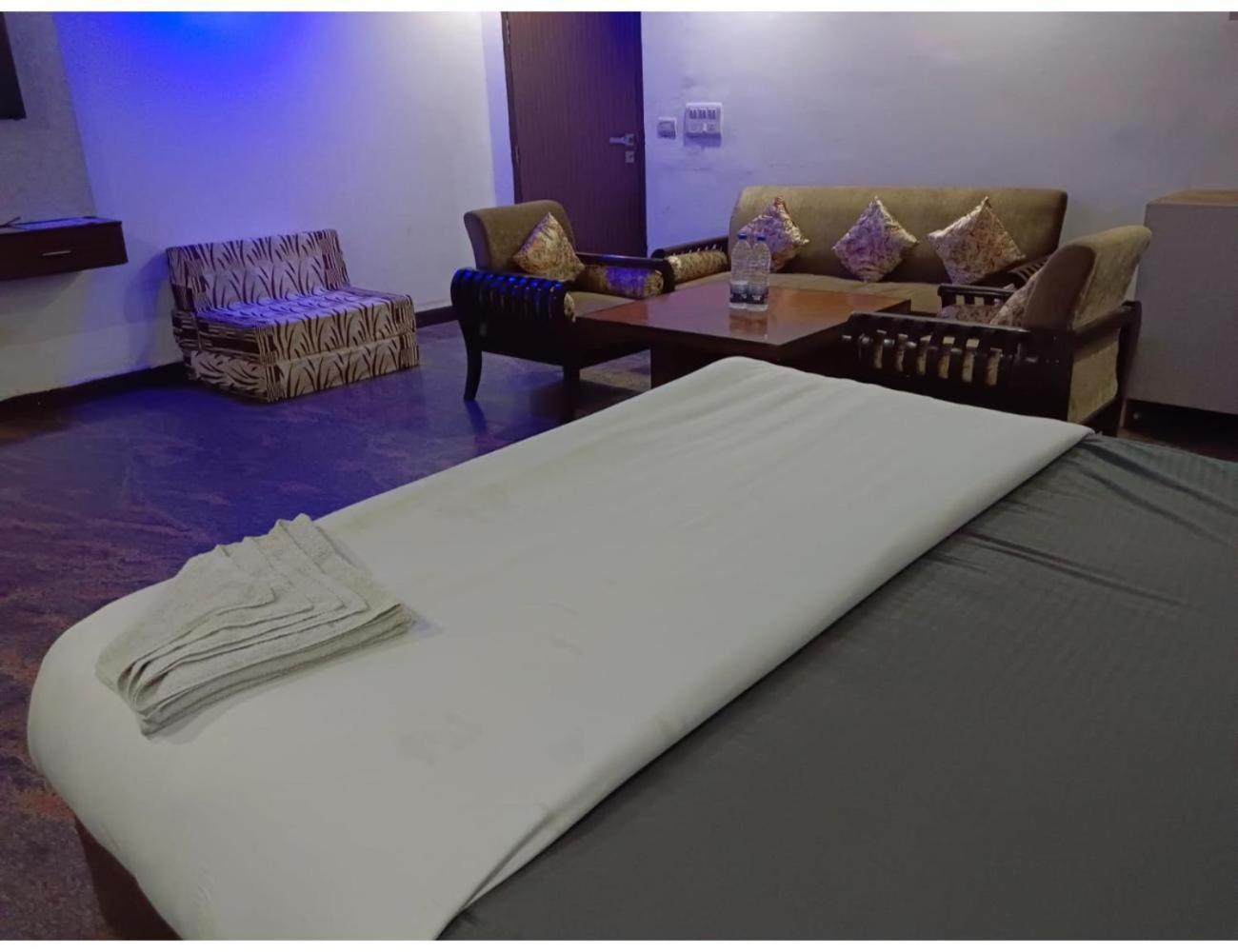 Homestay Singh Residency , *
