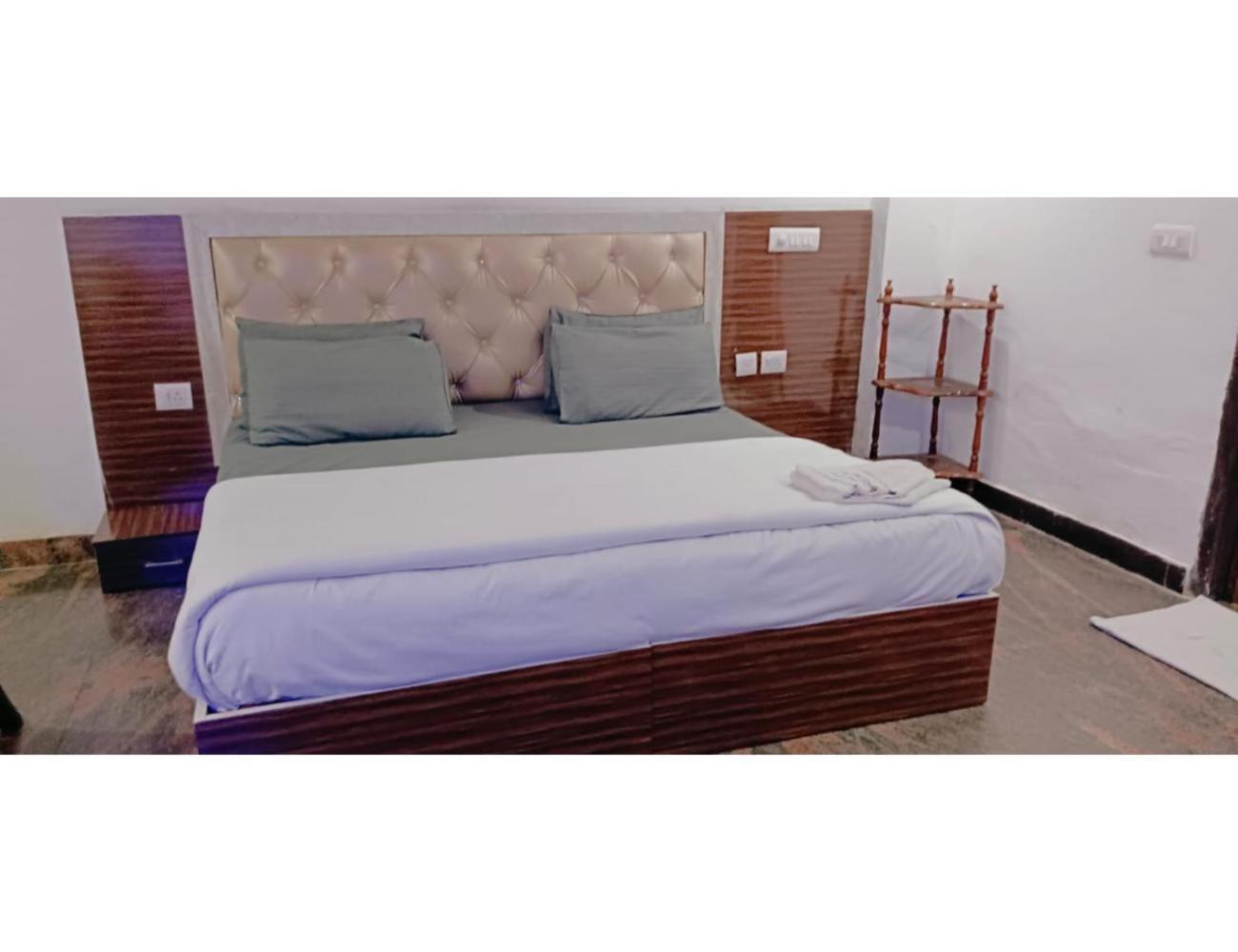 Homestay Singh Residency , *