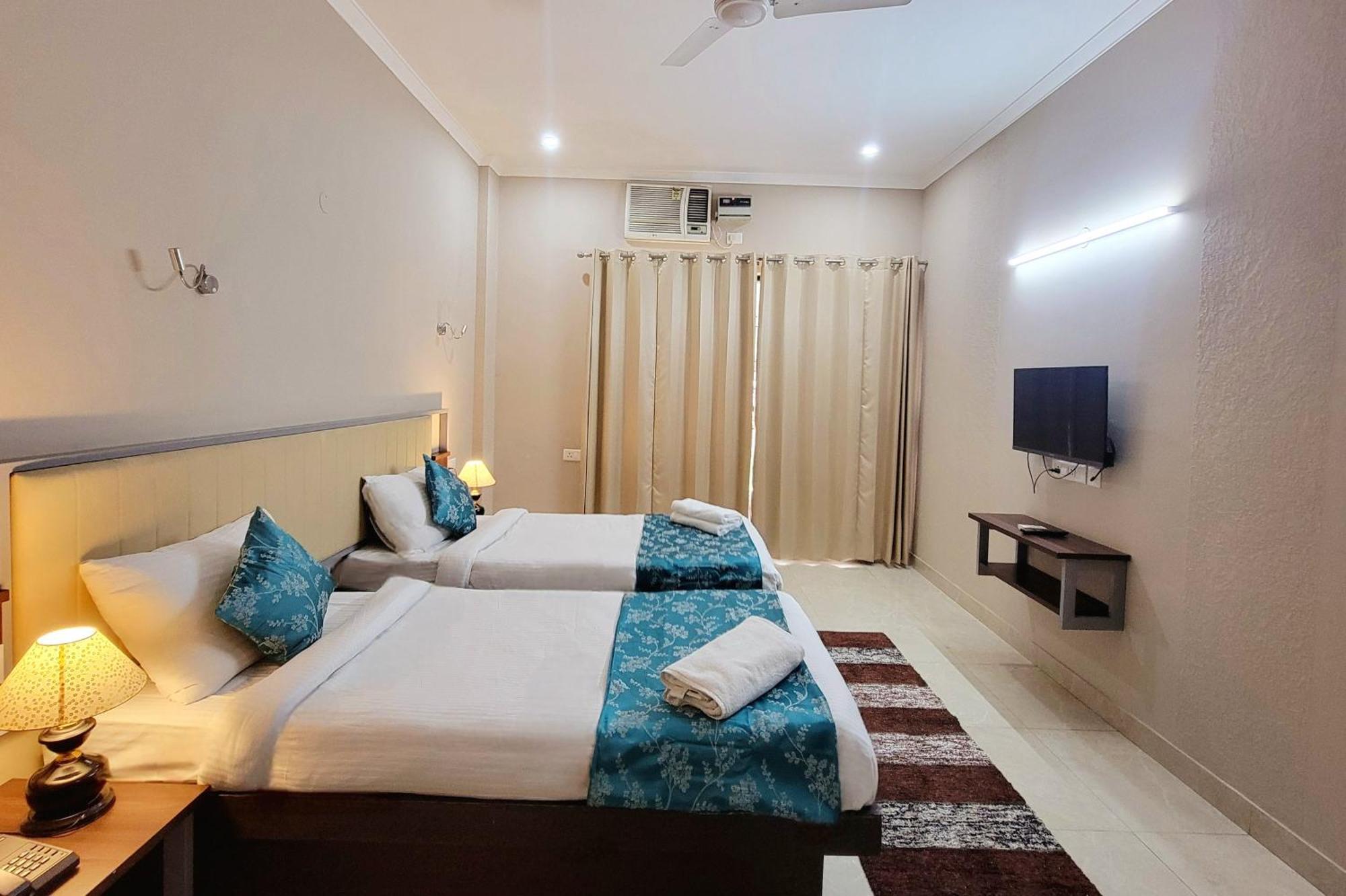 Vamsor Heights 1047 Hotel *