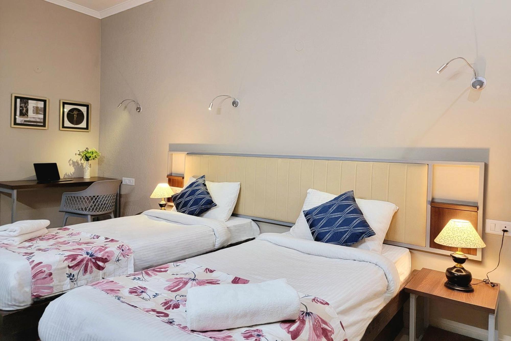 Vamsor Heights 1047 * Gurgaon