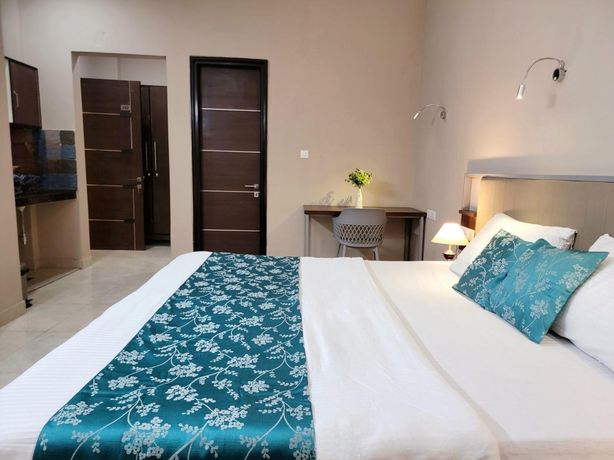Vamsor Heights 1047 Hotel