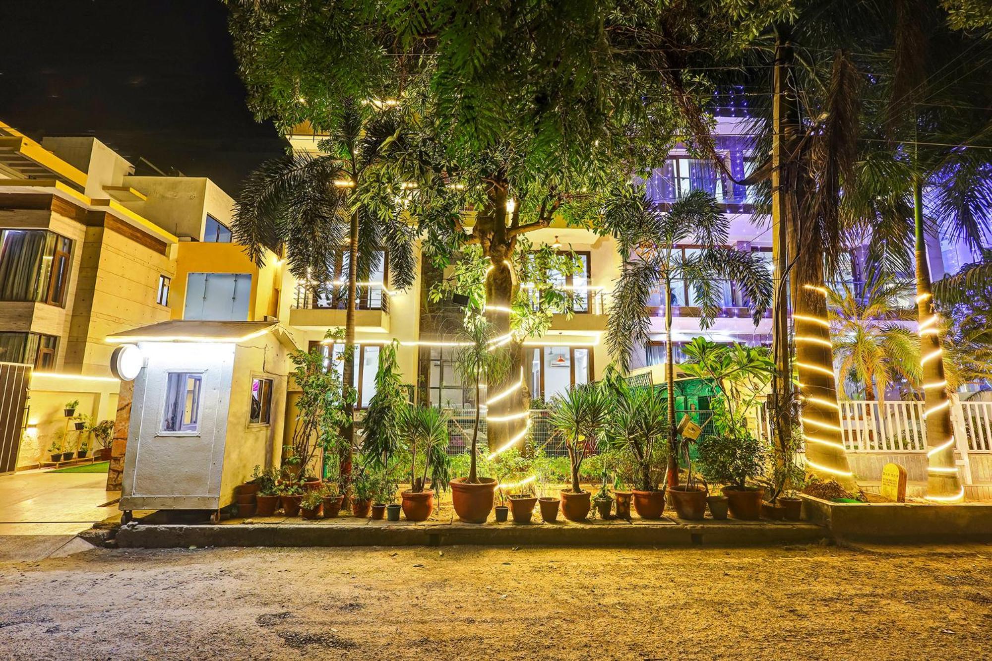Hotel Fabhotel B Gurgaon