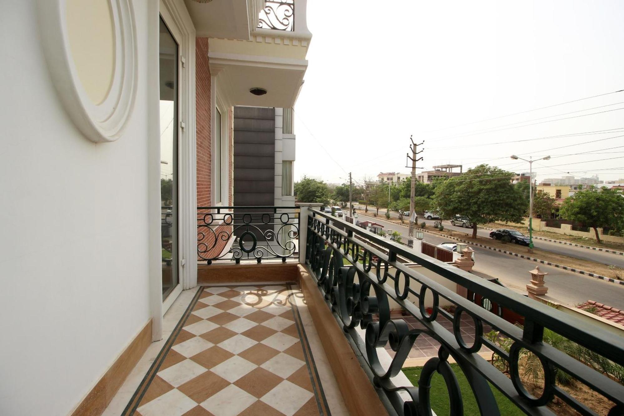 Collection O Sakshi Hotel Gurgaon