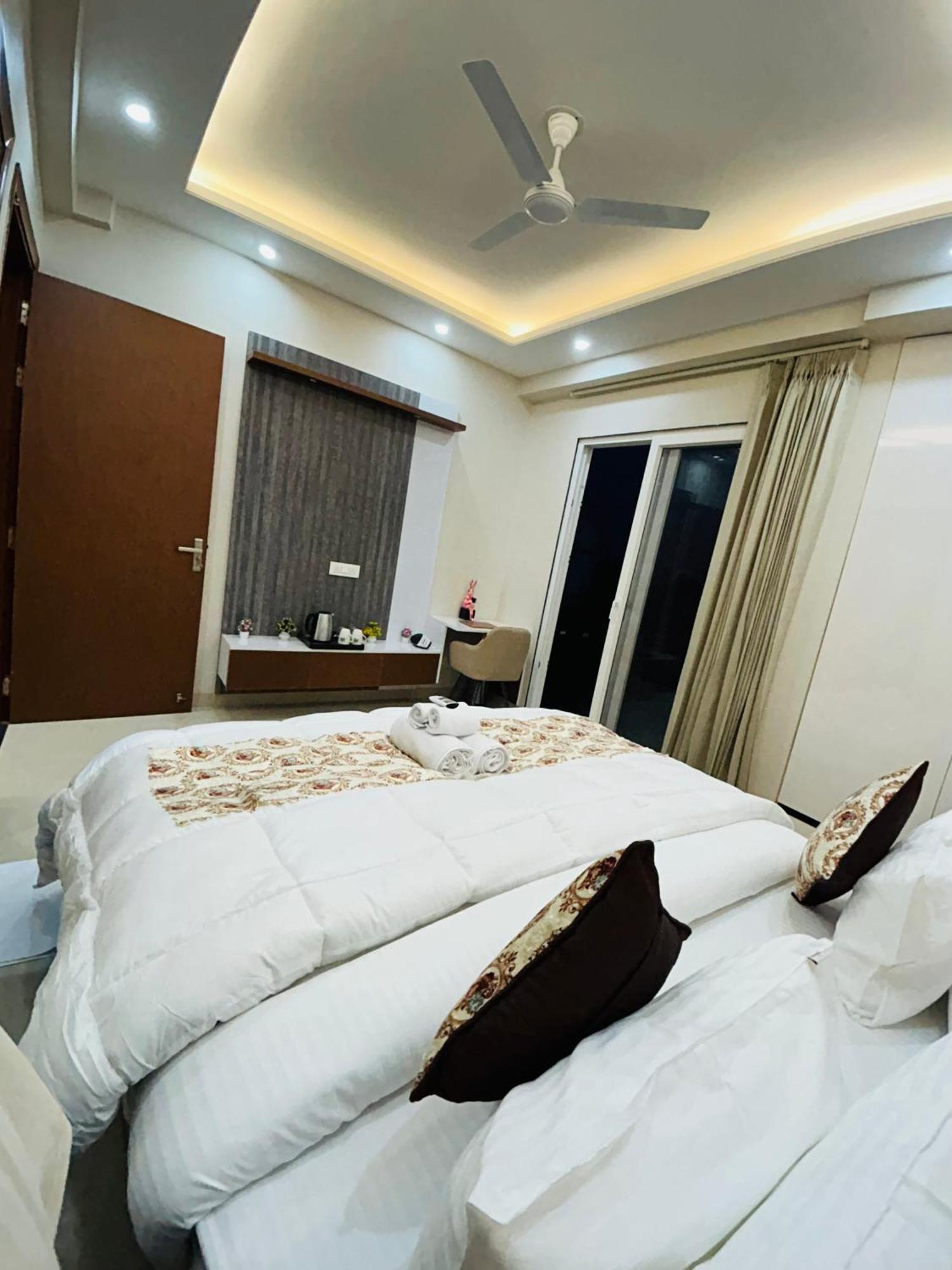 1 Bhk Serviced Apartments Sector 52 Near Millennium City Centre Metro Station