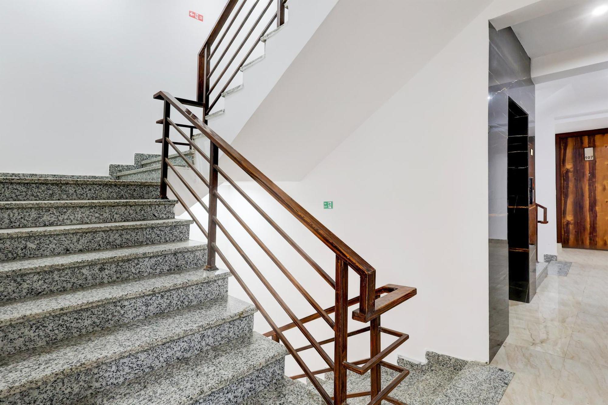 Collection O Deep Residency * Gurgaon
