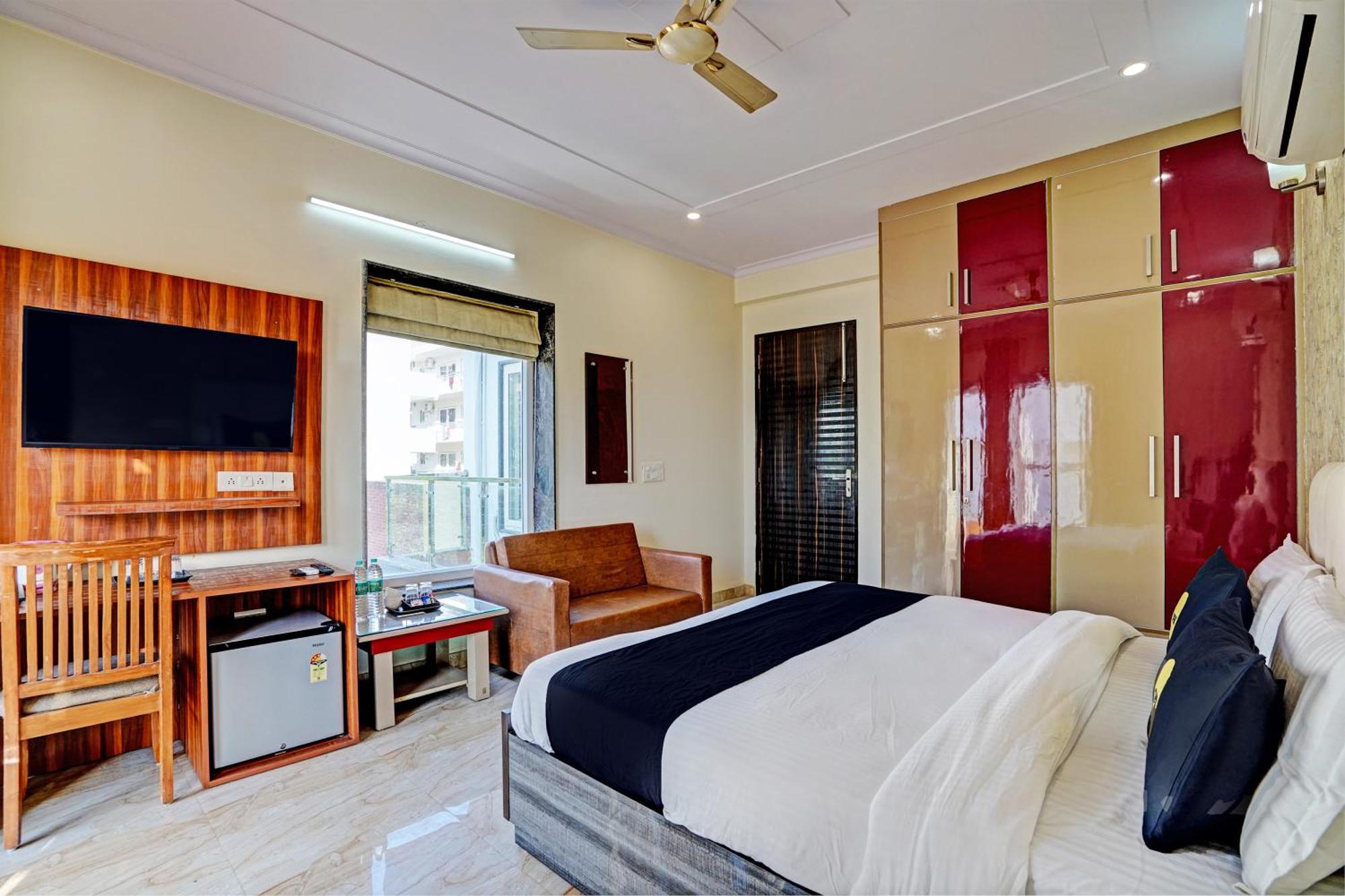 Homefort - Sector 45 Near Cyber Park & Artemis Hospital 4* Gurgaon