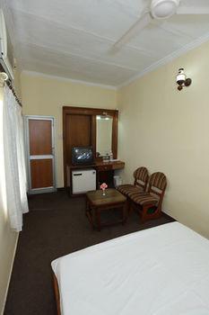 Aapno Ghar & Amusement Park Resort 3*