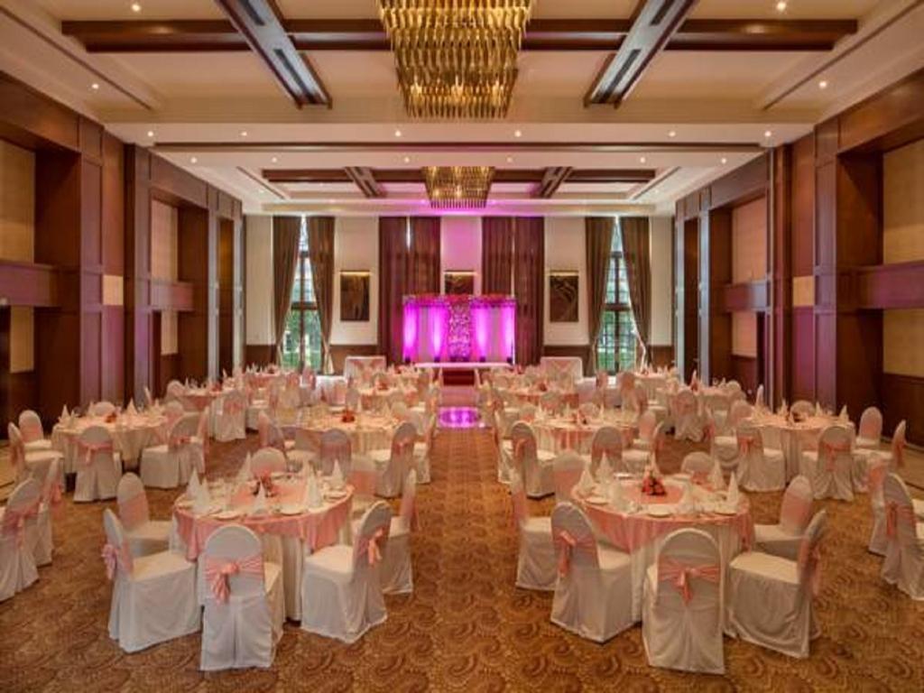Dlf Club 5 Hotel