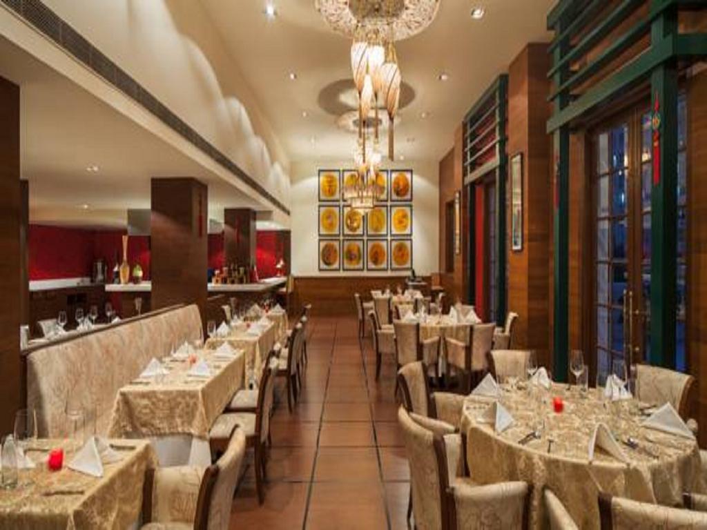 Hotel Dlf Club 5