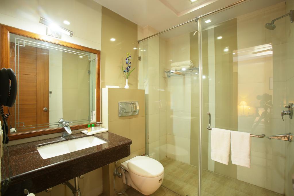 Hotel Emblem Sector 14 Gurgaon