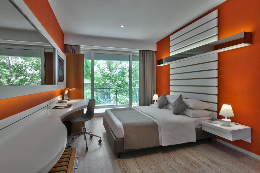 Hotel The Atara Gurgaon