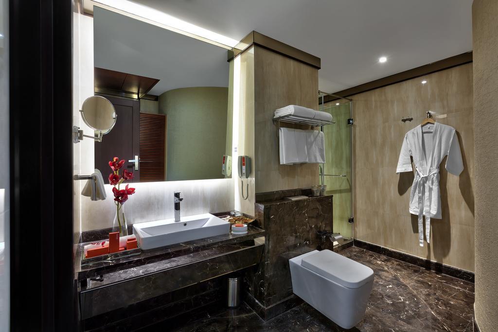 Hotel The Atara Gurgaon
