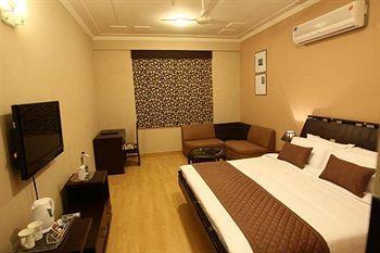 Emblem Sector 14 3* Gurgaon
