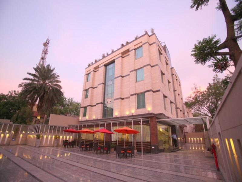 Emblem Sector 14 Hotel 3*