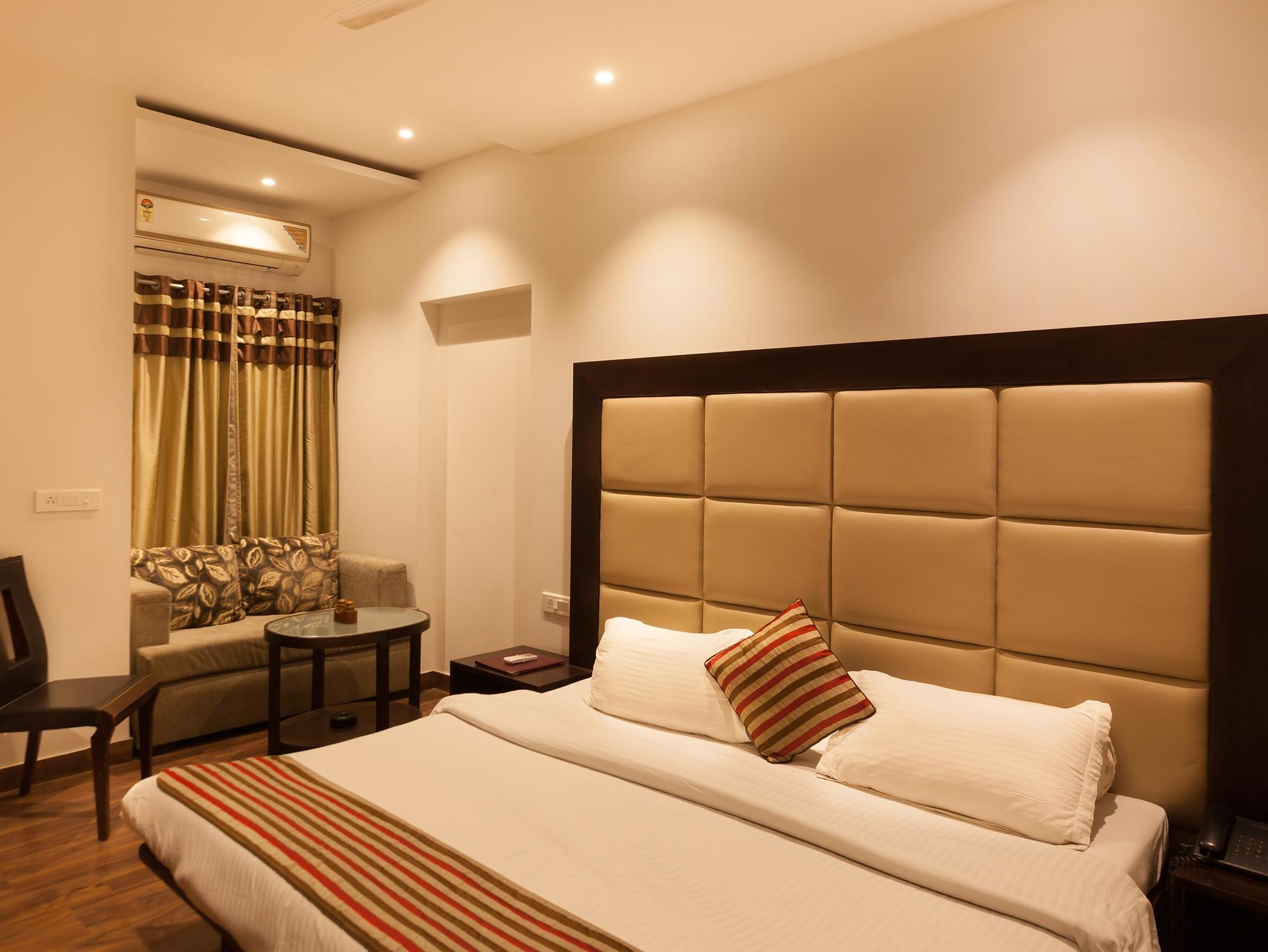 Oyo Cyber Guest house Gurgaon