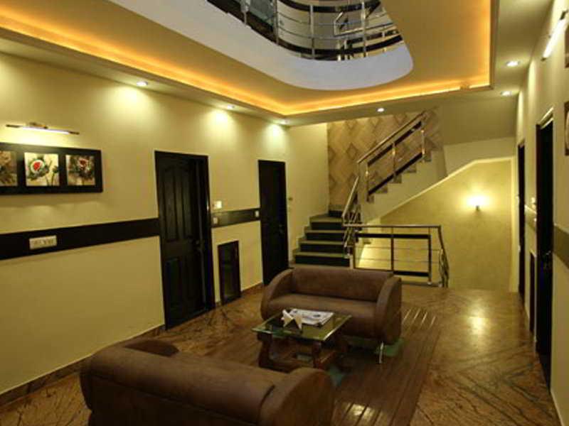 Emblem Sector 14 3* Gurgaon