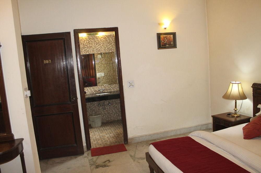 Vijay Hotel 3*