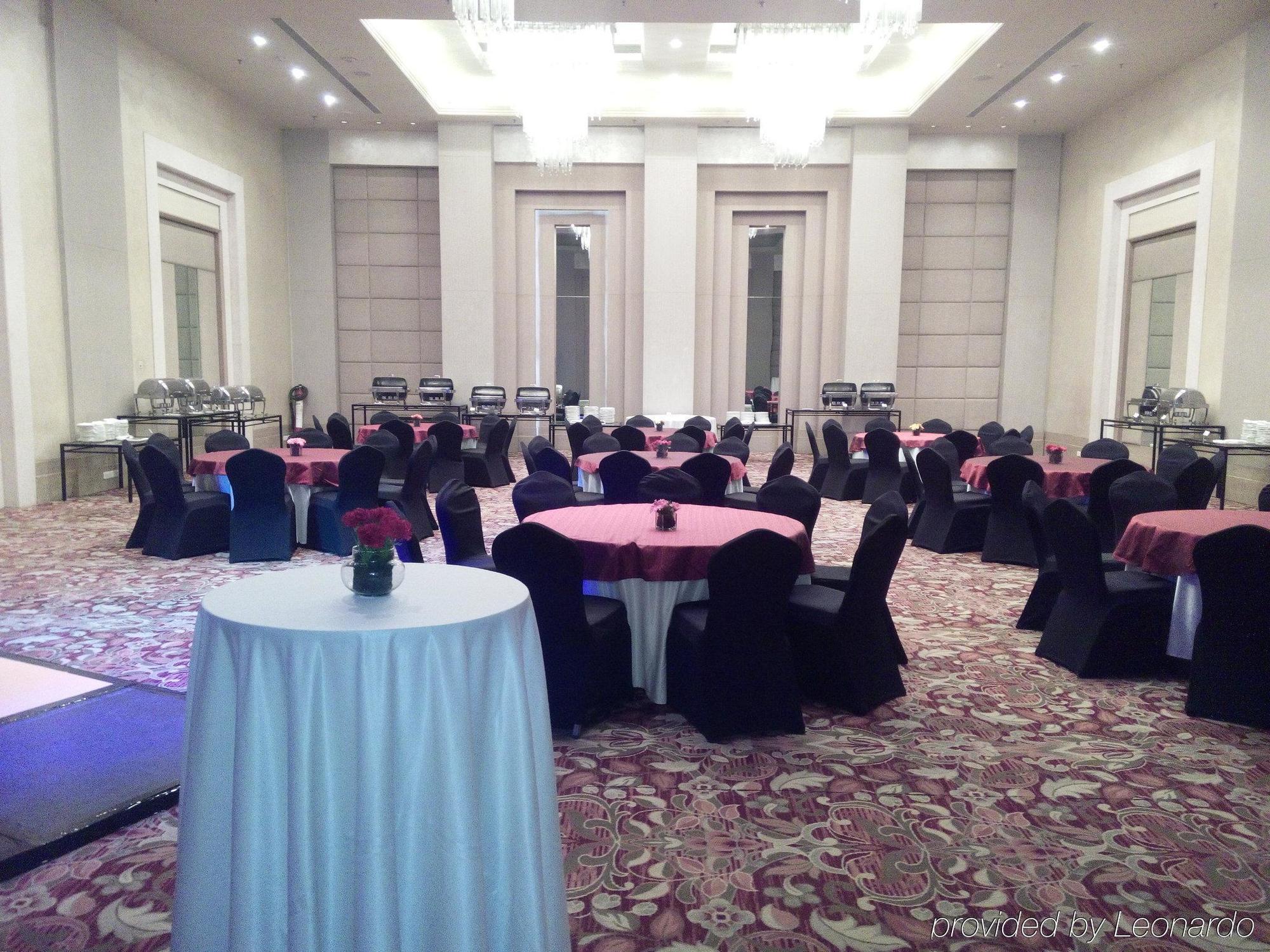 Lemon Tree Premier 2, Gurugram Hotel