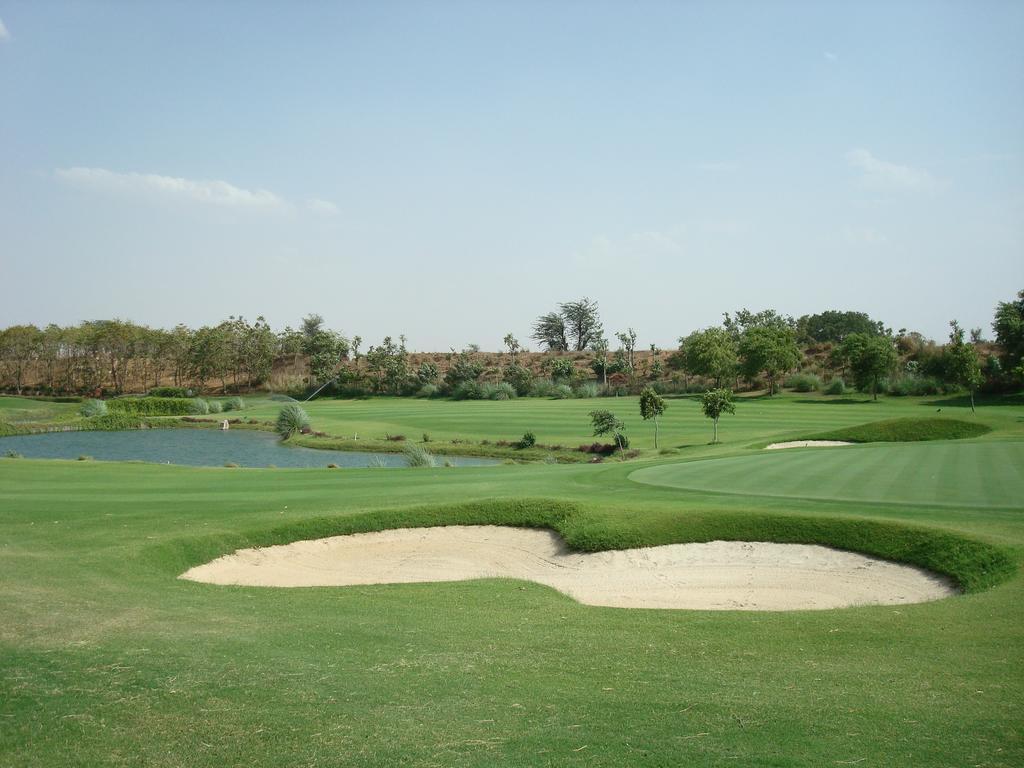Resort Lemon Tree Hotel, Tarudhan Valley, Manesar