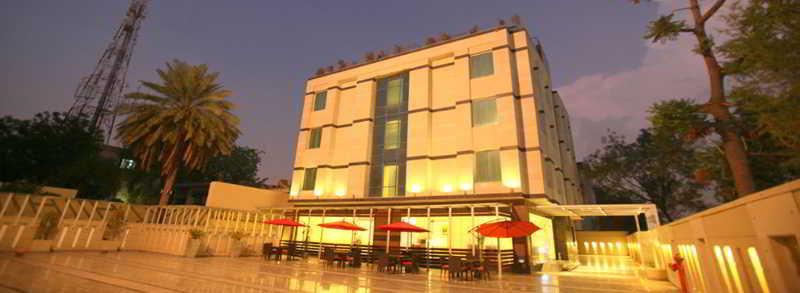 Hotel Emblem Sector 14