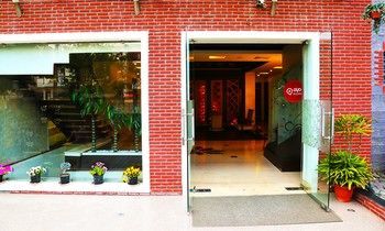 Hotel Oyo 386 Lotus Panache Gurgaon