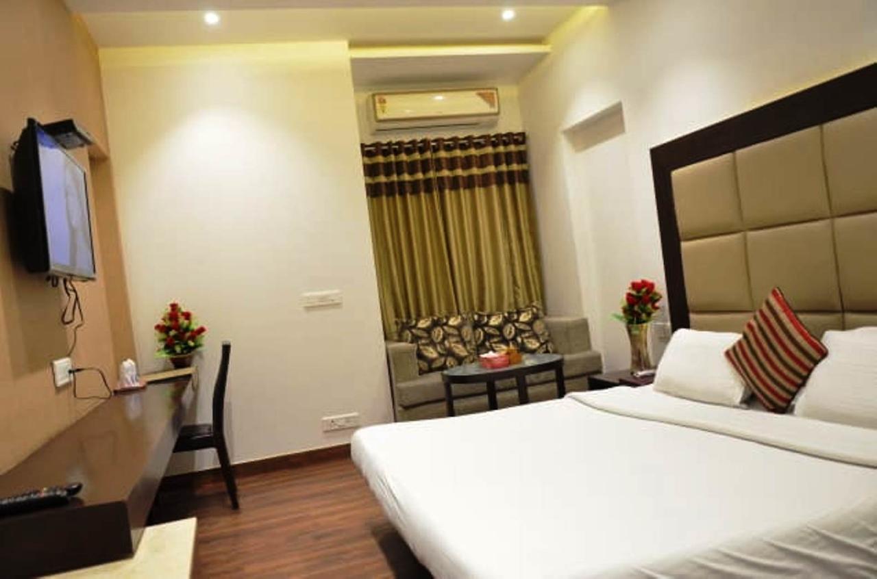 Vipul Grand Hotel Gurgaon