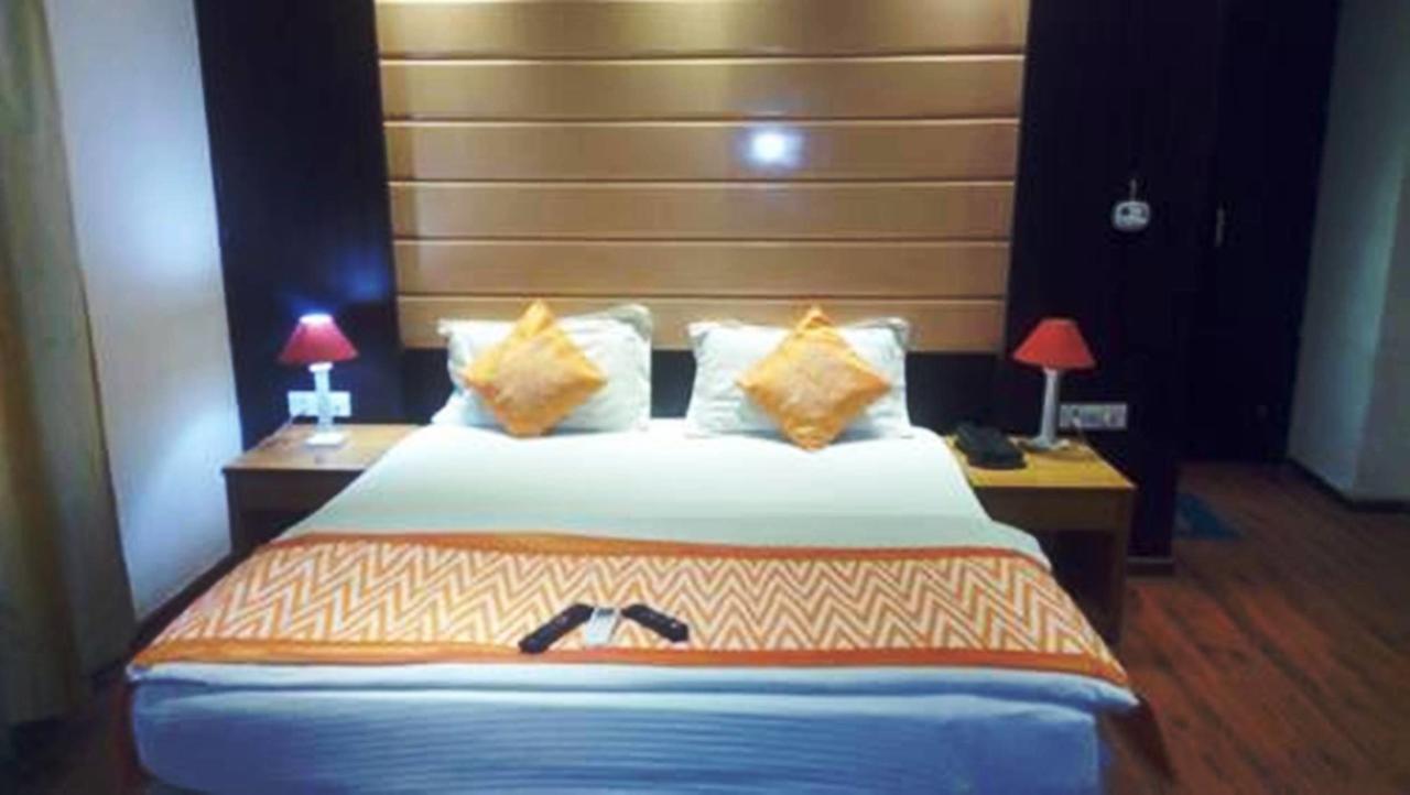 Hotel Vipul Grand Gurgaon