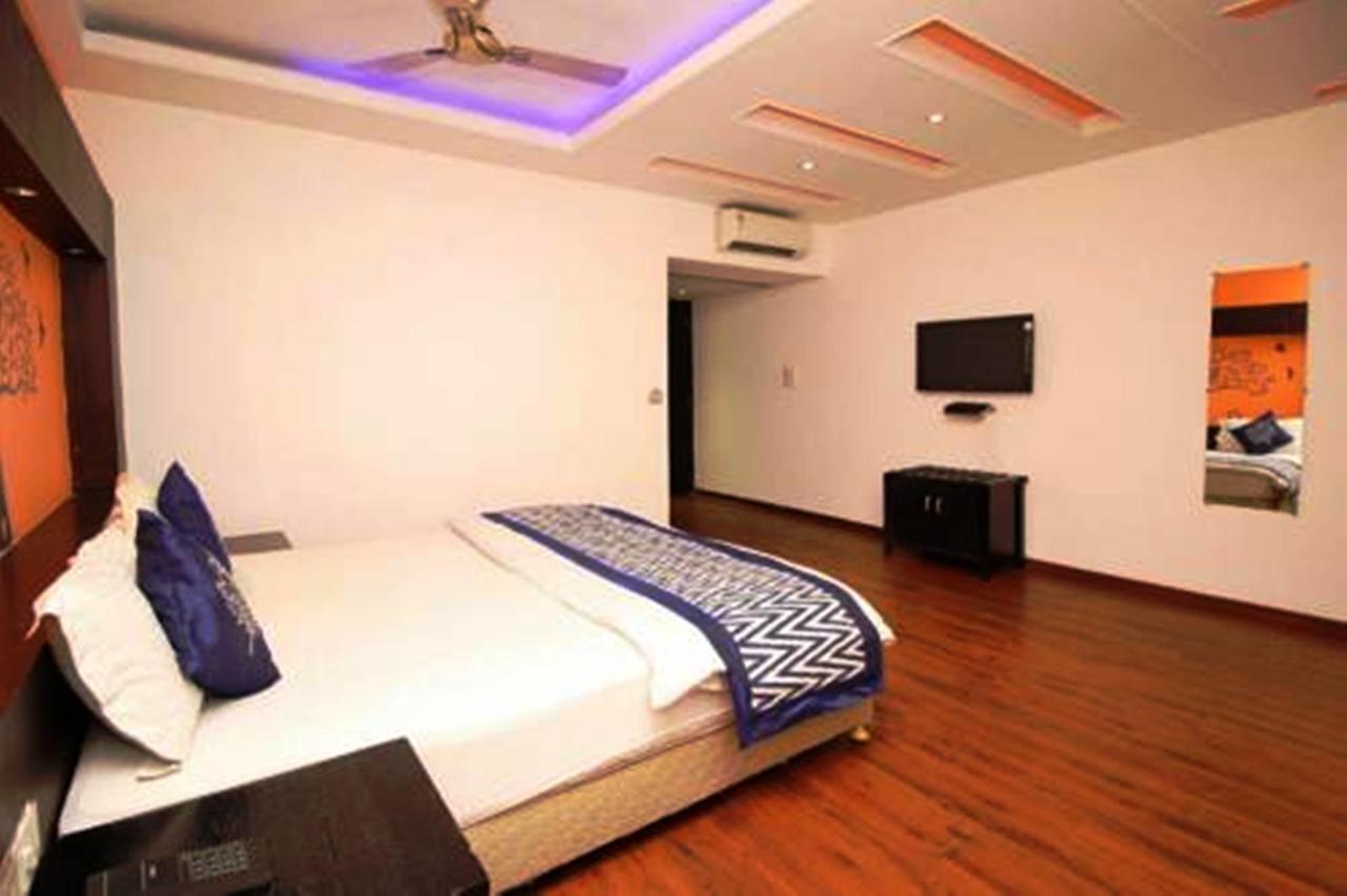 Vipul Grand 2*
