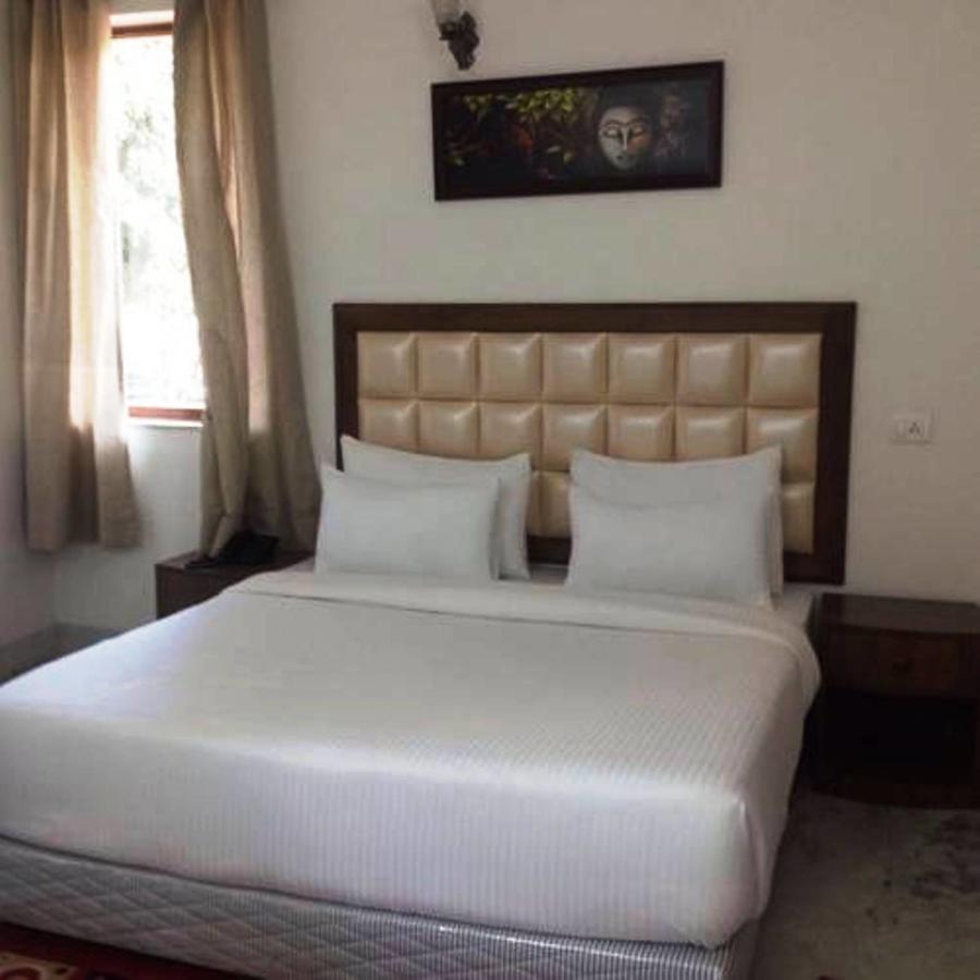 Hotel Vipul Grand Gurgaon